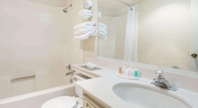 Номер Standard Travelodge by Wyndham Airport Platte City