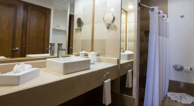 Четырёхместный номер Standard Holiday Inn Express Nuevo Laredo by IHG