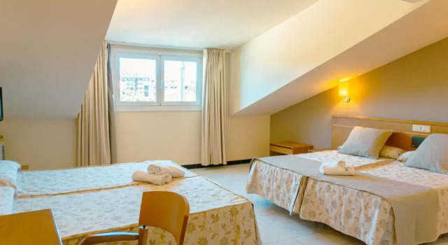 Четырёхместный номер Standard с видом на море Hotel Atalaya I
