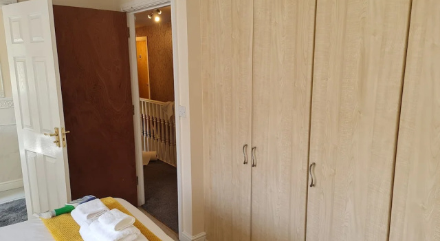 Stunning 4-bed House in Walsall, 预订 度假屋 沃尔索尔 西米德兰兹