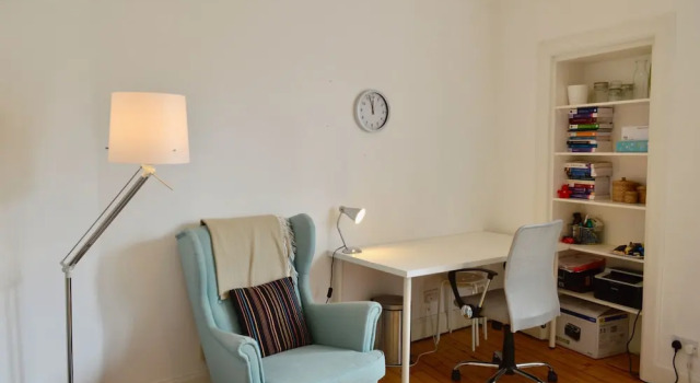 Central 2 Bedroom Flat in Edinburgh, Забронировать Отель Эдинбург Midlothian, рядом с Национальный музей Шотландии