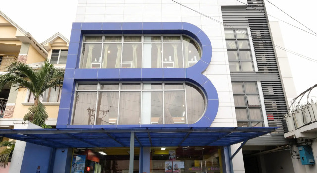Bed and Bath Serviced Suites, Забронировать Отель Недорогие отели Илоило, рядом с Торговый центр SM City Iloilo, недорого