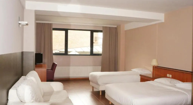 Трёхместный номер Standard Escale Hotel