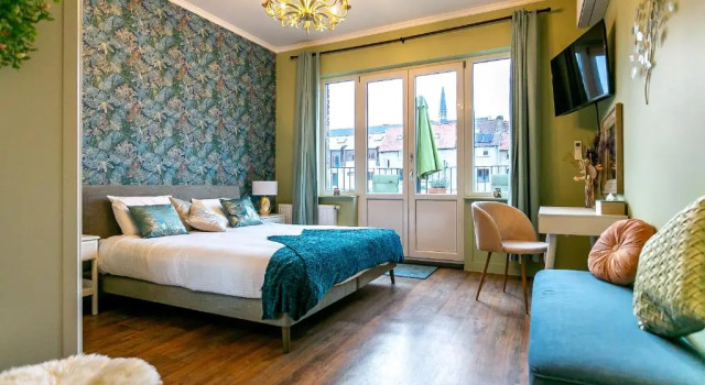 Двухместный номер Deluxe с балконом The Newport Lodge included 3h PRIVATE indoor welnes & use e-bikes