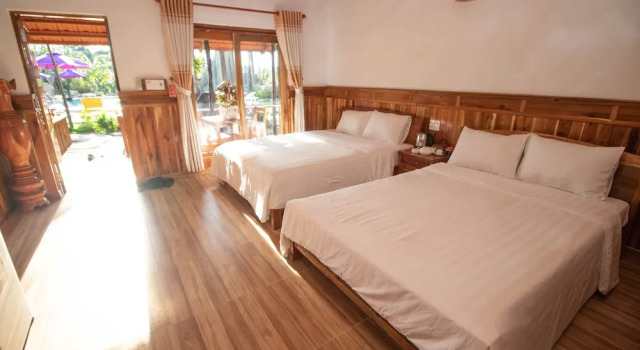 Бунгало Deluxe с балконом ღ Y Nghia at Ong Lang Beach ღ Coastal Haven with Home Cooked Bungalows ღ