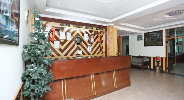 OYO 9684 Hotel Rudra Palace, Забронировать Отель Отели Манали с парковкой, Парковка