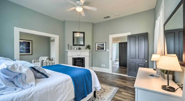 Spacious Abode, Walk to Texas Heroes Square!, Reserva ahora Casa o chalet Gonzales Texas