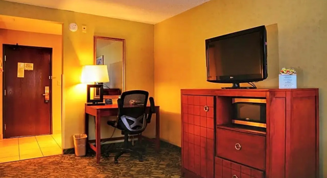 Люкс Spark by Hilton Walker Grand Rapids North