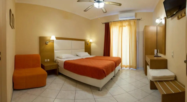 Студия Petros Penthouse