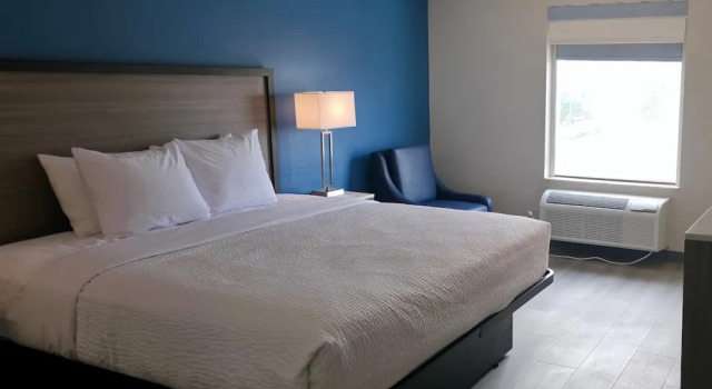 Двухместный люкс Baymont by Wyndham Louisville Southwest