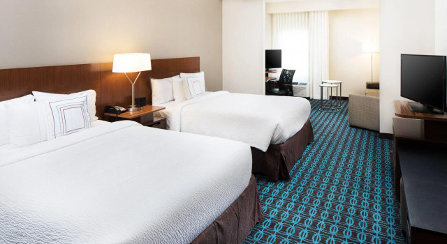Четырёхместный люкс Fairfield Inn & Suites by Marriott Savannah Downtown Historic District