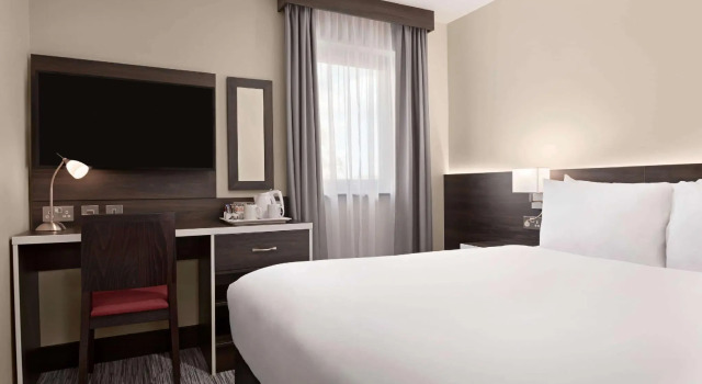 Двухместный номер Standard Ramada by Wyndham Cobham