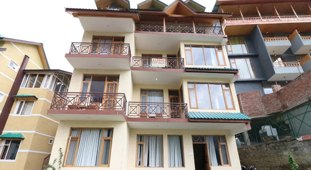 OYO 13697 Home Exotic Hill View Studio Naggar Road, Забронировать Гостевой дом Йагацух штат Химачал-Прадеш