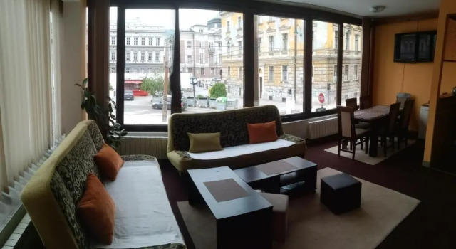 Apartment Center Drvenija, Забронировать Апартаменты/квартира Отели Сараево с парковкой, рядом с Old Sarajevo Clock Tower, Парковка