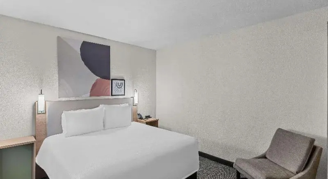 Двухместный люкс с балконом Spark by Hilton Phoenix-Glendale-Peoria