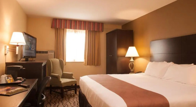 Четырёхместный номер Standard City Centre Inn at Newport News