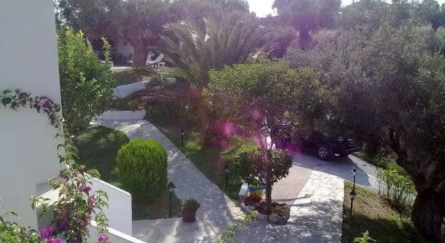 Zephyros, Book Hotel Polykhrono 