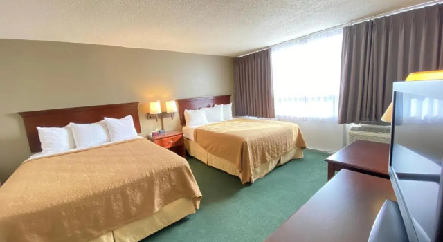 Четырёхместный номер Standard Baymont by Wyndham Great Falls City Center