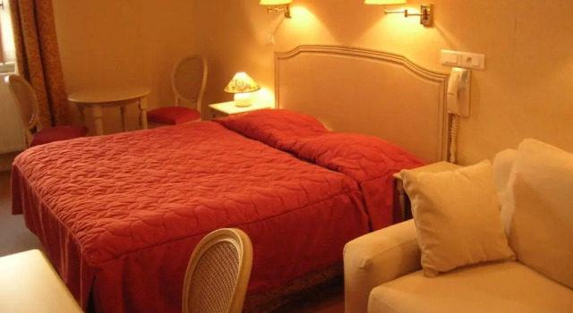 Одноместный номер Comfort Hostellerie des Trois Pigeons, Paray-le-Monial