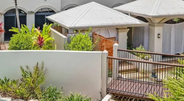 Palm Cove Studio Pools Spa Bar, Забронировать Курортный отель Отели Cairns Beaches с парковкой, Парковка