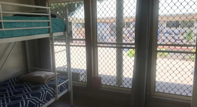 Кровать в общем номере Hervey Bay Flashpackers