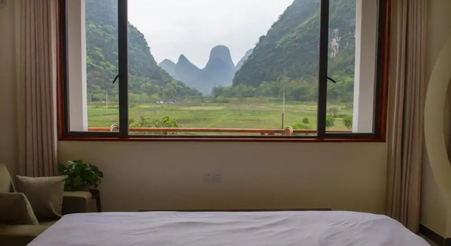 Двухместный люкс с балконом и с видом на горы Yang Shuo Zen Valley Hotel