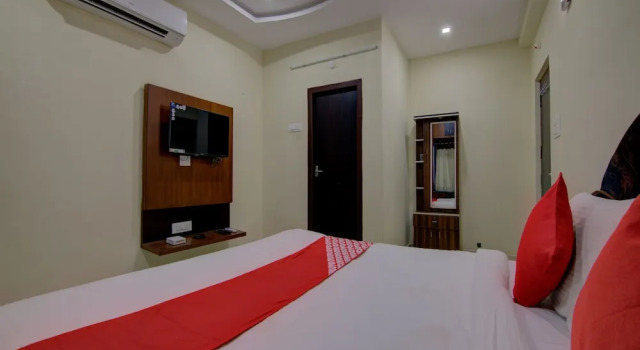 OYO 15838 Pramukh Palace, Rezervovat Hotel Hotely v Andhra Pradesh s parkováním, Parkování