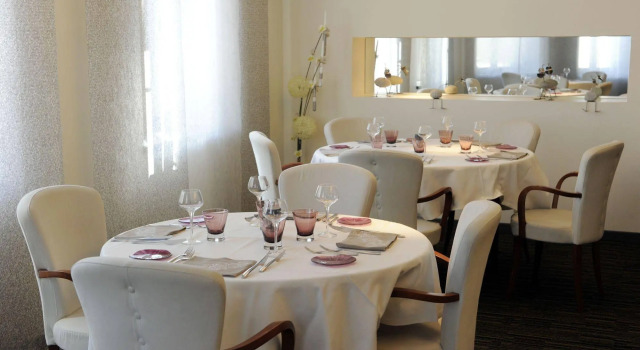 Au Tilleul, Book Hotel  