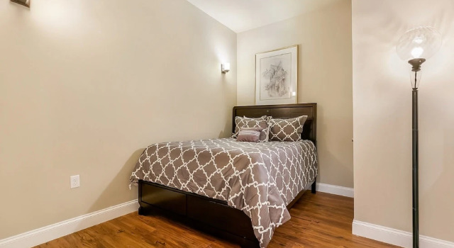 2BD Spacious condo Steps from ST Charles, Забронировать Апартаменты/квартира Апартаменты Нового Орлеана, рядом с Preservation Resource Center, Апартаменты/квартира