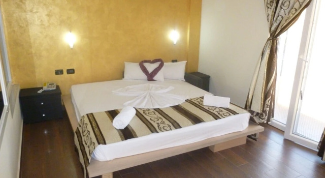Hotel Red Apple, Prenota Hotel Fier Riviera Albanese