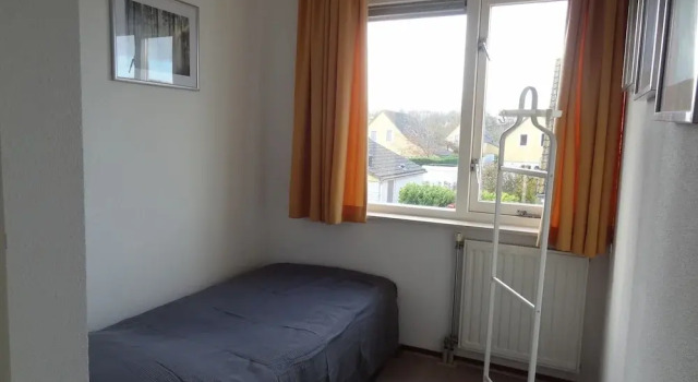 Nice Holiday Home With Garden Near Beach, Book Vacation Home Goes 