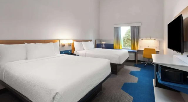 Четырёхместный номер Standard Microtel Inn & Suites by Wyndham Olive Branch