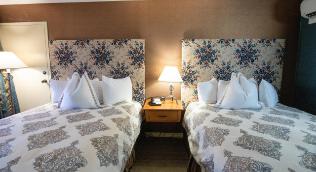 Четырёхместный номер Deluxe с балконом The Bards Inn - BW Signature Collection by Best Western