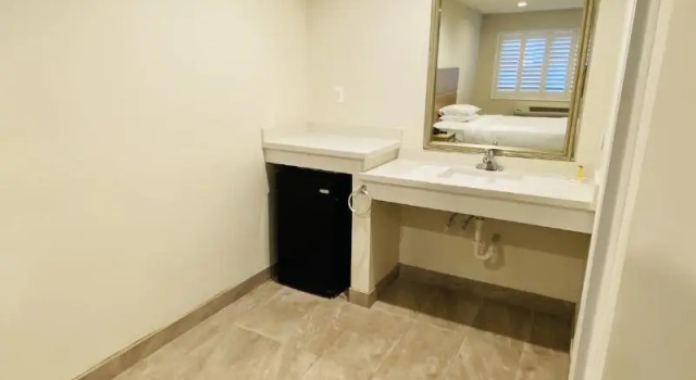 Двухместный номер Standard Super 8 by Wyndham Bakersfield CA Near Airport