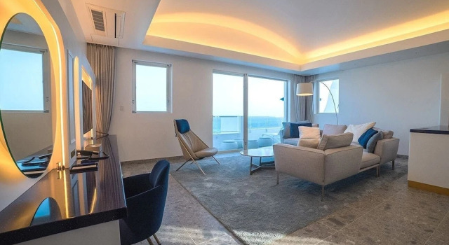 Люкс Royal с балконом SANTORINI HOTEL&VILLAS MIYAKOJIMA