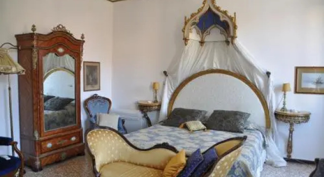 La Chambre DElla, Забронировать Отель Санта-Кроче Венеция, рядом с Accademia Bridge