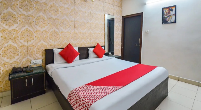 Люкс OYO 15933 Hotel V Square