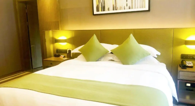Standardowy dwuosobowy pokój Ramada Leshan
