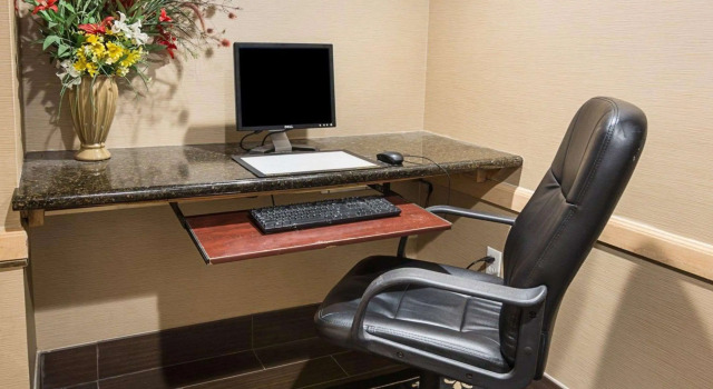 Comfort Inn Oxon Hill, Rezerwuj Hotel Hotele w Maryland z parkingiem, Parking