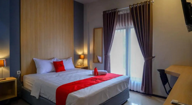 Standard Double room RedDoorz Syariah @ Jalan Sultan Agung Tegal