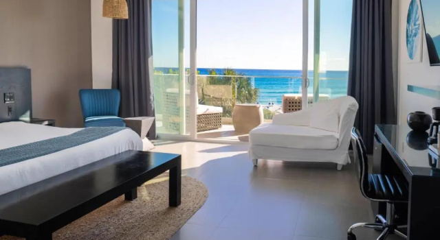 Двухместный номер Deluxe с балконом и oceanfront MB Hotel, Trademark Collection by Wyndham