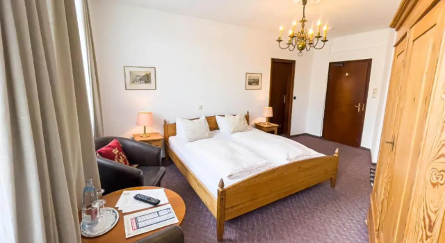 Двухместный номер Standard Hotel zum Goldenen Löwen - Restaurant - Panoramabar - Terrassen - Events - Rheinblick - Geschichte seit 1728