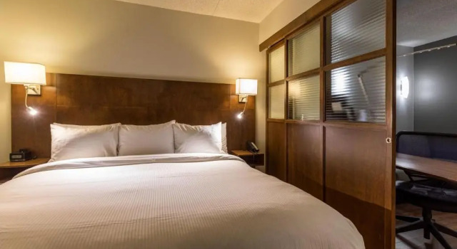 Люкс Hôtel & Suites Normandin Québec