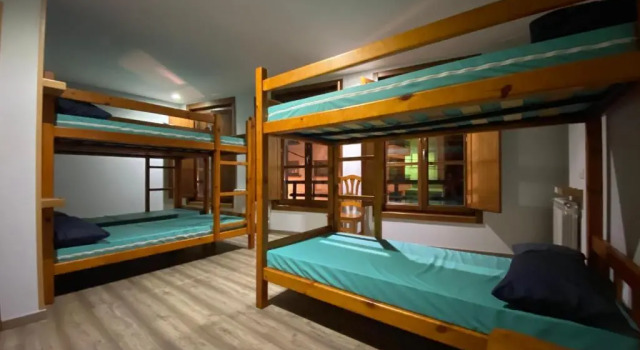 Кровать в общем номере Albergue Pereiro