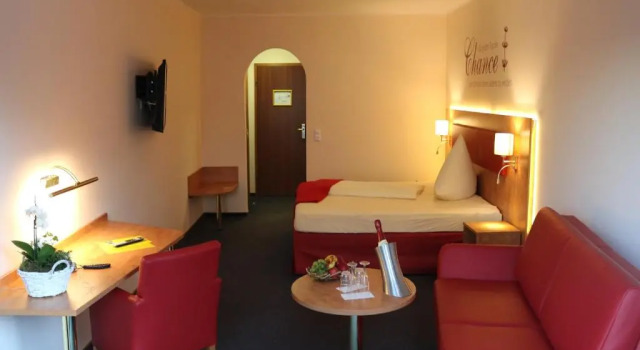 Четырёхместный номер Standard с балконом Hotel Häfner