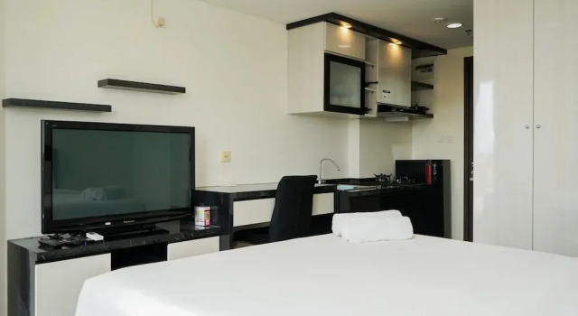 Elegant Studio At Bintaro Icon Apartment Near Bintaro Xchange Mall, Book Apartment Hotels in South Tangerang with a Pool, Swimming Pool