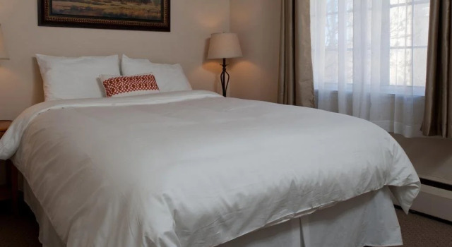 Duke's 8th Avenue Hotel, Rezerwuj Hotel Anchorage Alaska