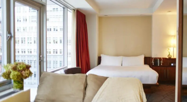 Полулюкс Skyline The Gotham Hotel