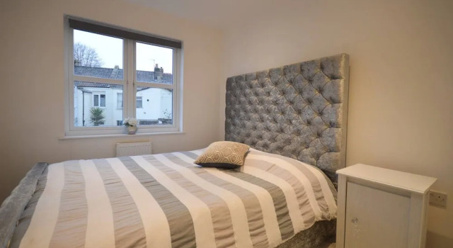 Spacious 2 Bed Flat With Parking In Bedminster