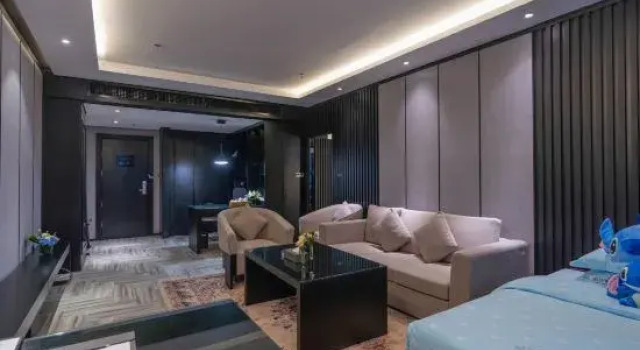 Семейный люкс Executive Baishichang Longquan Hotel (Urumqi International Grand Bazamin Street)